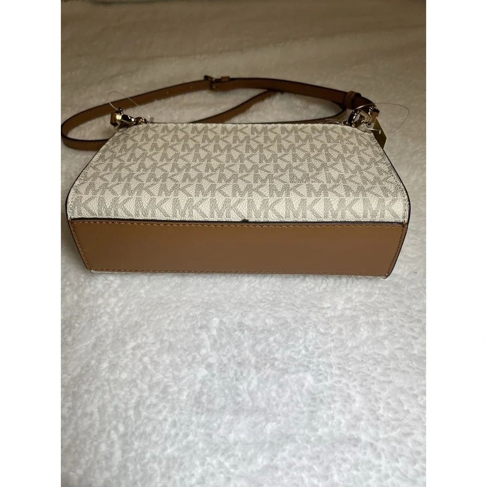 Michael Kors Valerie Medium Logo Crossbody‎ Acorn Vanilla